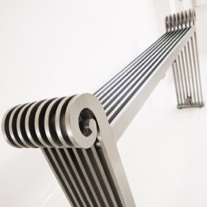 Grandeur - Skulpturaler AEON Luxus-Heizkörper (Sitzbank) aus Edelstahl | Radiamo
