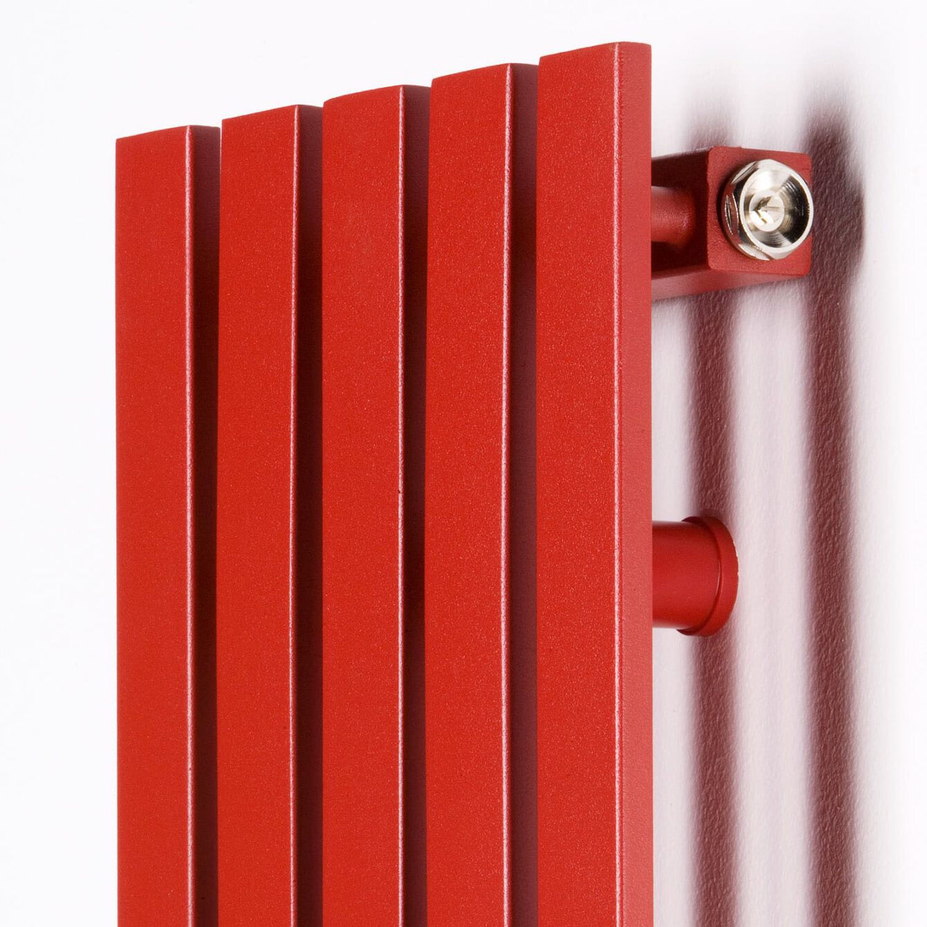 Linear Red - Moderner ULTRAHEAT Heizkörper in rotem Metallic-Finish | Radiamo