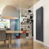 Prisma Grande - Vertikaler K8 Heizkörper für stilvolle Wohnräume | Radiamo