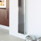 Stria - Stilvoller AEON Edelstahl-Heizkörper für luxuriöse Wohnräume | Radiamo