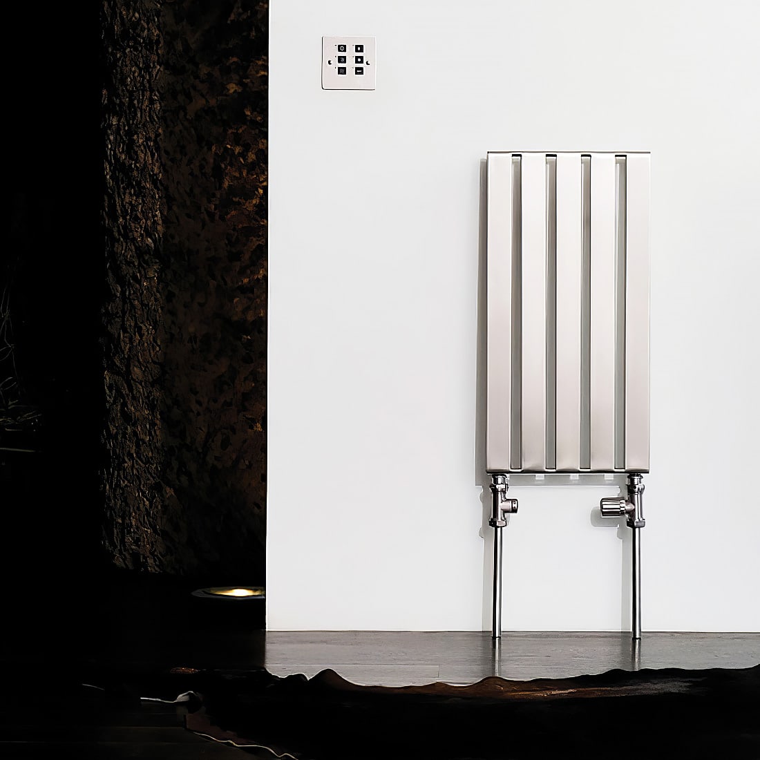 Supra Vertical - Supermoderner AEON Edelstahl-Heizkörper für den Wohnraum | Radiamo