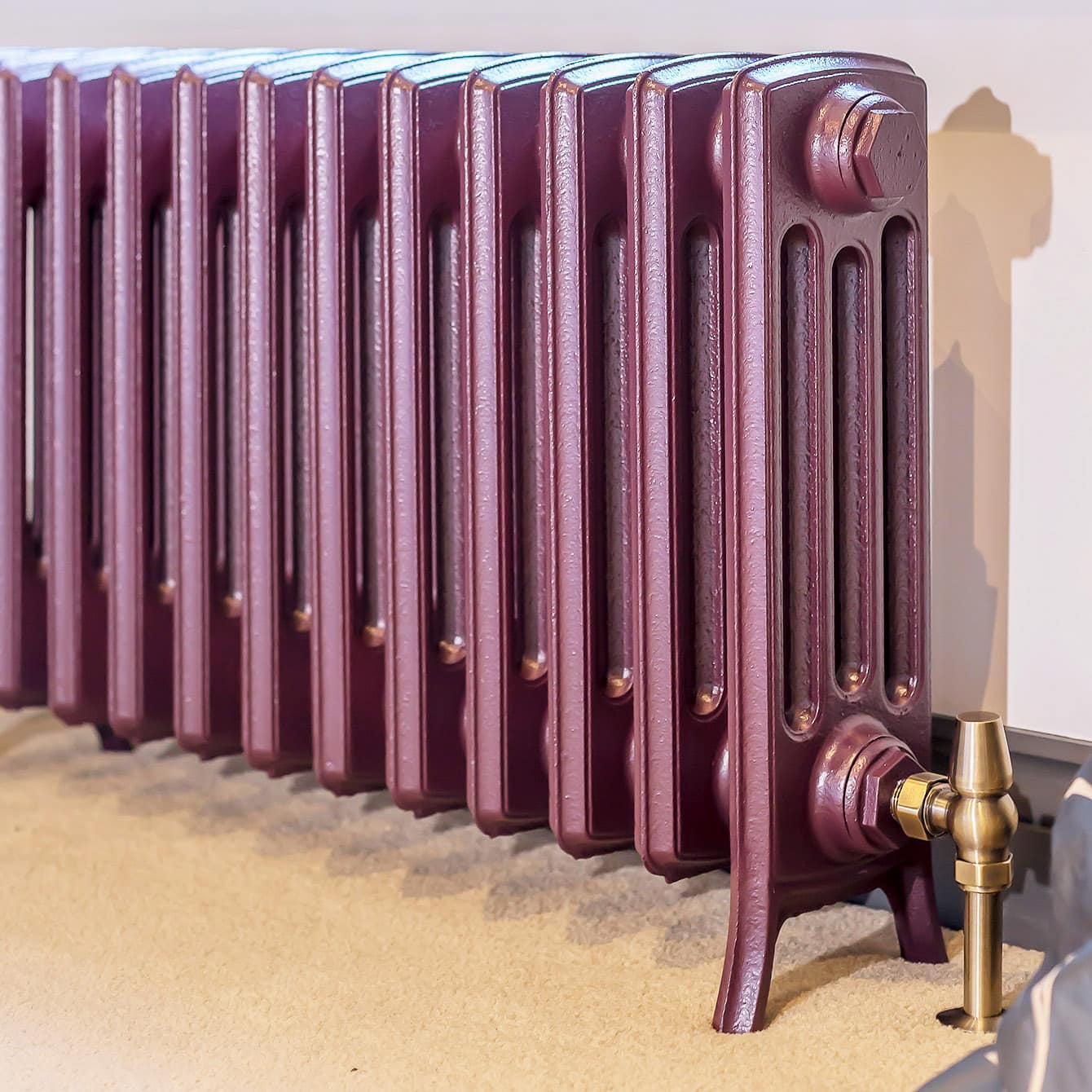 Faringdon - Traditioneller WEST Thermostat (Vor- & Rücklauf) mit Holzgriff | Radiamo