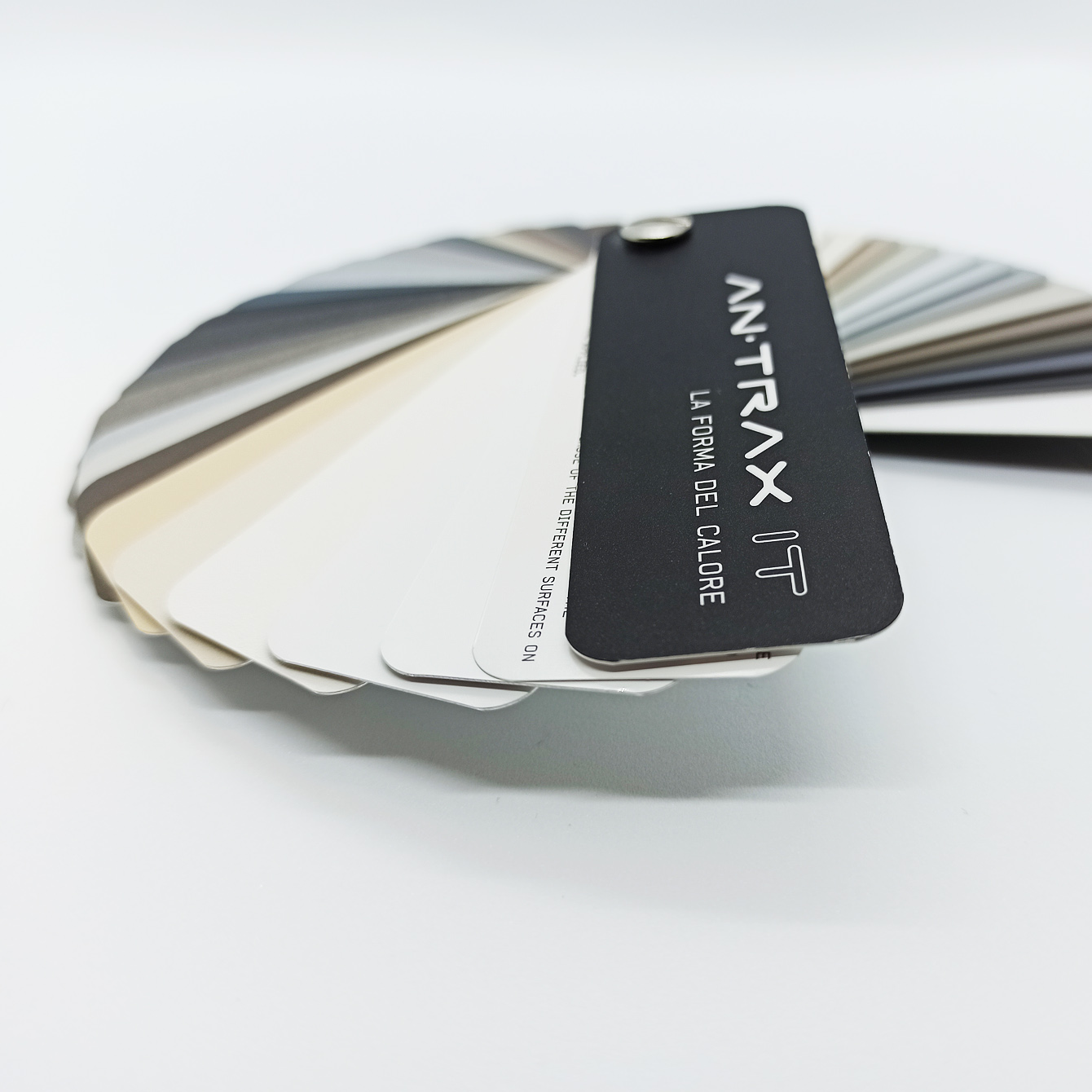 Blade Luxe - Exklusive ANTRAX IT Aluminium-Designheizung von Lucio Fontana | Radiamo