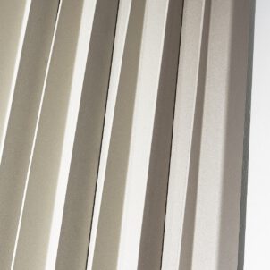 Harp Vertical - Vertikale Designheizung aus Stahl von Deltacalor | Radiamo