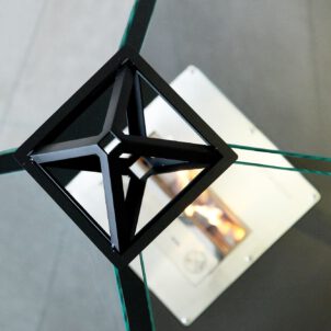 Louvre - Freistehender BIOKAMINO Designer-Kamin aus Glas | Radiamo