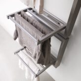 Tris - Klappbarer Designer-Handtuchwärmer von Deltacalor | Radiamo