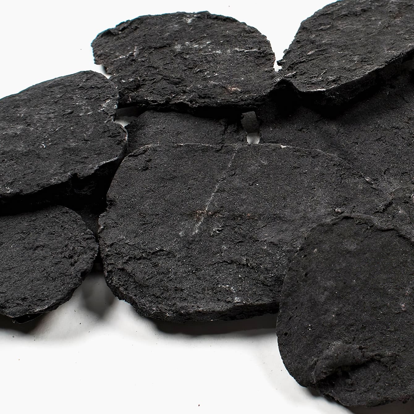 Crow Black Chips - Schwarze ENHANCE A FIRE! Steindeko aus Keramikfaser | Radiamo