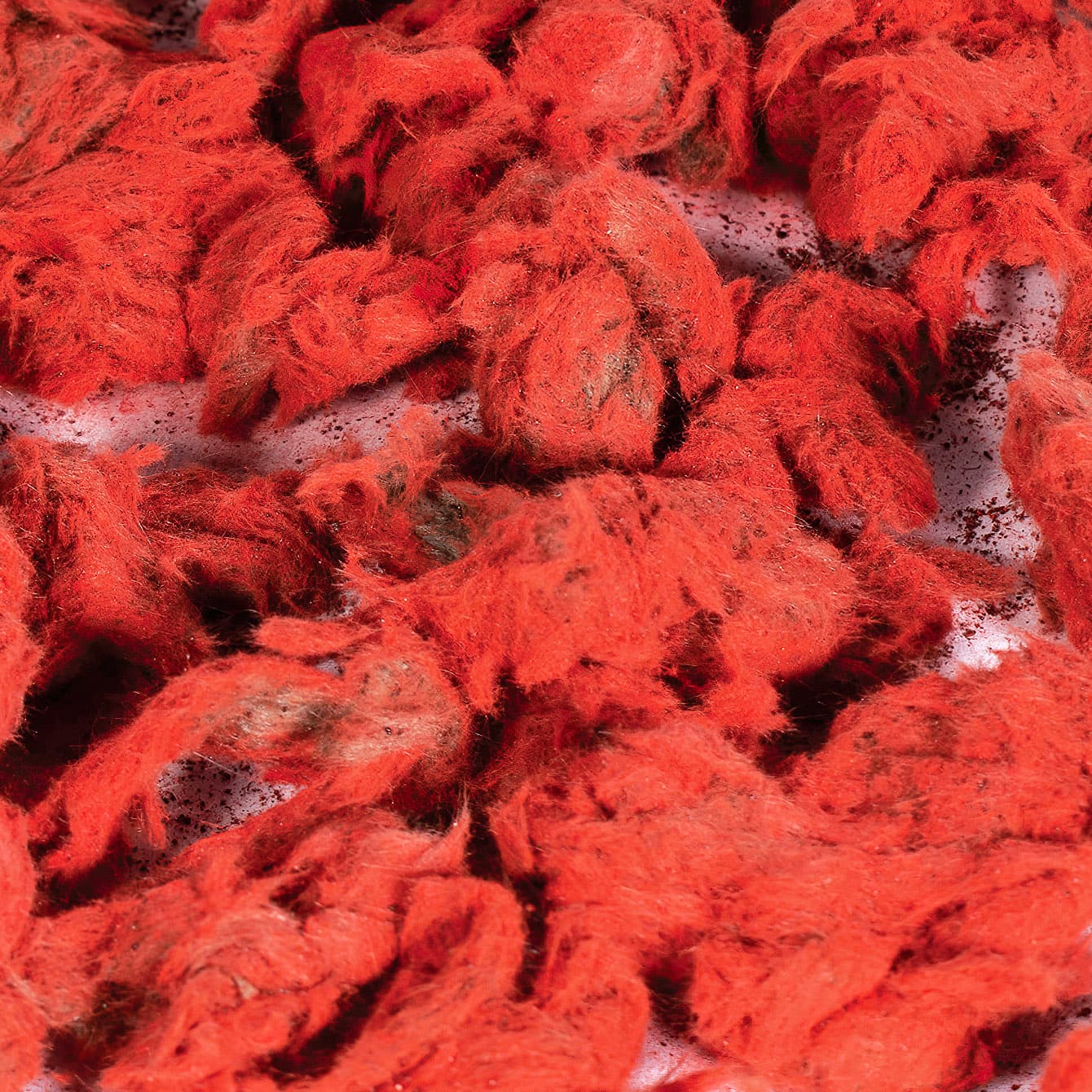GW Red Sea - Glühende „Glowing Wool“ Feuer-Deko von Enhance a Fire! | Radiamo